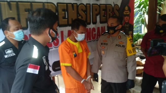 Gila! Guru di Lamongan 10 Kali Tiduri Murid, Rekam Dan Share ke Guru Lain