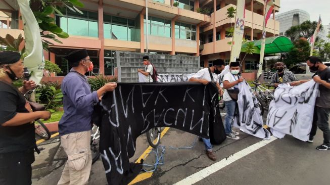 Sudah Klarifikasi, 8 Warga Temanggung Nekat Gowes Geruduk Tiga Serangkai