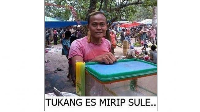 Pedagang mirip artis Sule. Foto: Instagram/@indowarkop