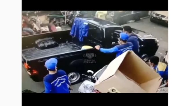 Gegara Mobil Terhalang, Pria Ngamuk ke Petugas Pompa Banjir, Videonya Viral