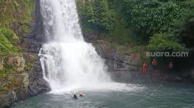 Detik-detik 2 Siswa Jatuh dan Tenggelam di Air Terjun Pung Bunga Maros