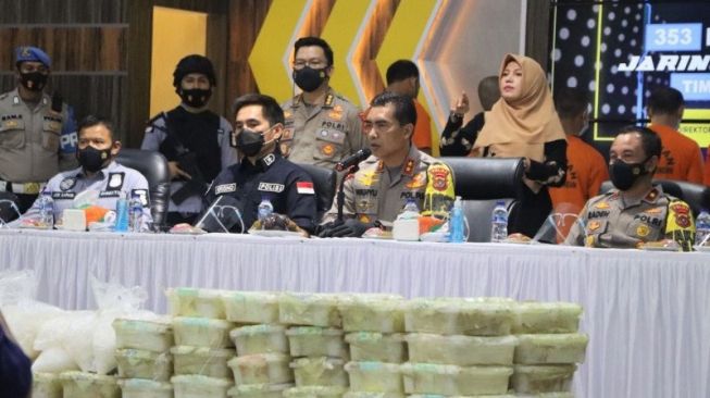 Polisi Ungkap Penyelundupan 353 Kilogram Sabu Jaringan Timur Tengah