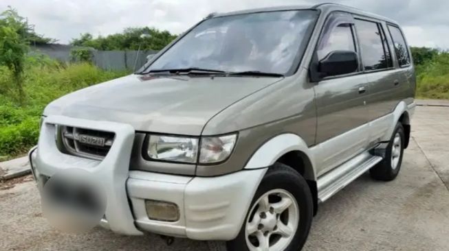Isuzu Panther. (olx.co.id)