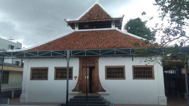 Arsitektur Masjid Jami Angke menampilkan perpaduan antaretnis Hindu Bali, Tiongkok dan Belanda di Tambora, Jakarta Barat. [Dok. Masjid Jami Tambora]