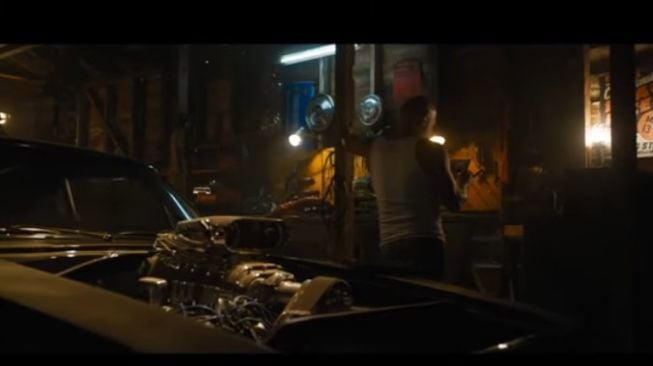 Fast and Furious 9, tokoh sentral Dominic Toretto yang tak pernah bisa jauh dari Dodge Charger kesayangannya [screenshot YouTube: FilmSelect Trailer].