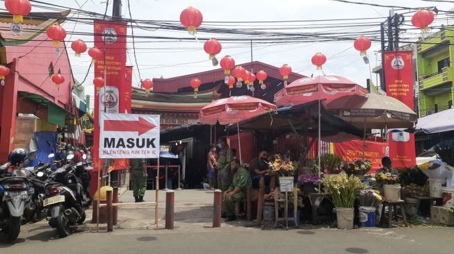 Dilarang ke Vihara karena Corona, Pengemis Kucing-kucingan dengan Petugas