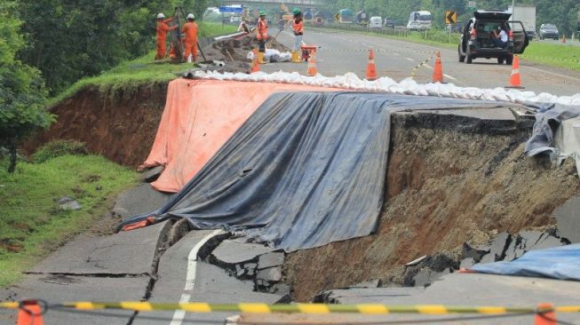 Tol Cipali KM 122 Amblas, Kemenhub Batasi Berat Kendaraan yang Melintas