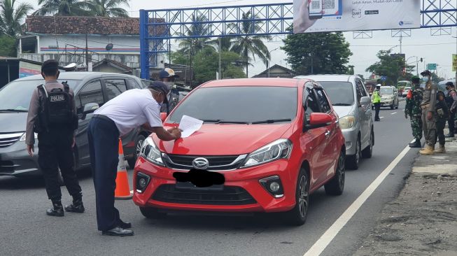 Ratusan Kendaraan Lewati Perbatasan DIY, 81 Kendaraan Terpaksa Putar Balik