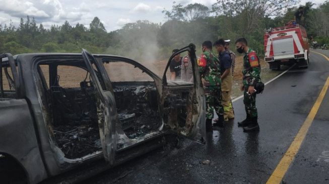 Mobil Petugas Kehutanan Putussibau Dibakar di Lokasi Penebangan Ilegal