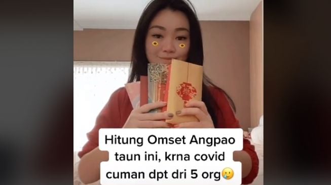 Wanita Ini Curhat Cuma Dapat 5 Angpao, Pas Dibuka Isinya Bikin Melongo