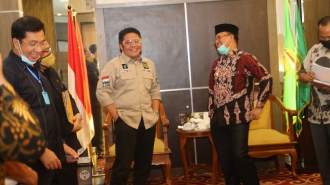 Bupati Juarsah (kanan) saat bersama Gubernur Sumsel, Herman Deru [dok pemprov Sumse]