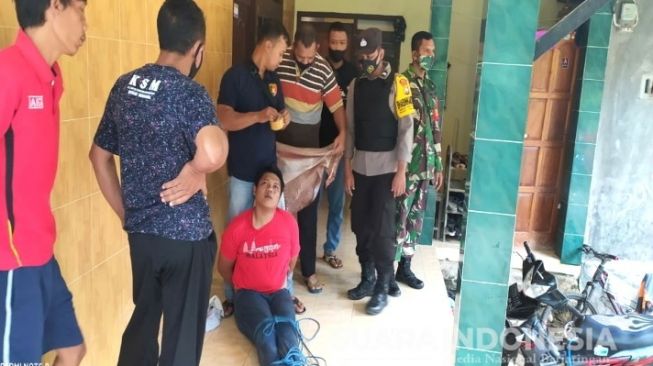 Cekcok Sepele Sebelum Sahur, Pemuda Trenggalek Bacok Kepala Bapak Kandung