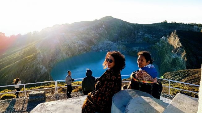 Menyongsong Sang Fajar di Puncak Kelimutu, Menemukan Keagungan Tuhan