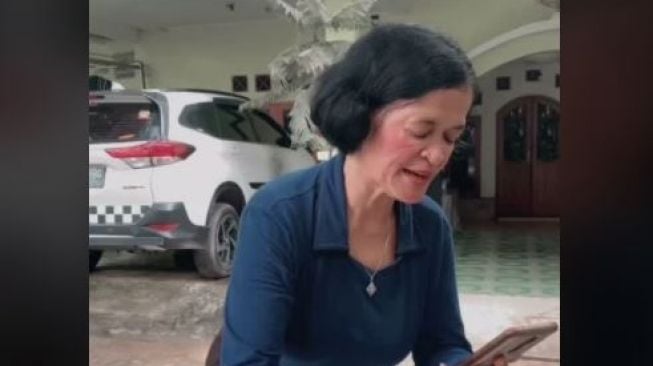 Viral Ibu Mengulas Sayur Asem ala Food Vlogger, Endingnya Bikin Ngakak