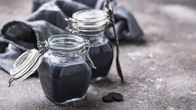 Arang aktif atau activated charcoal. (Elements Envato)