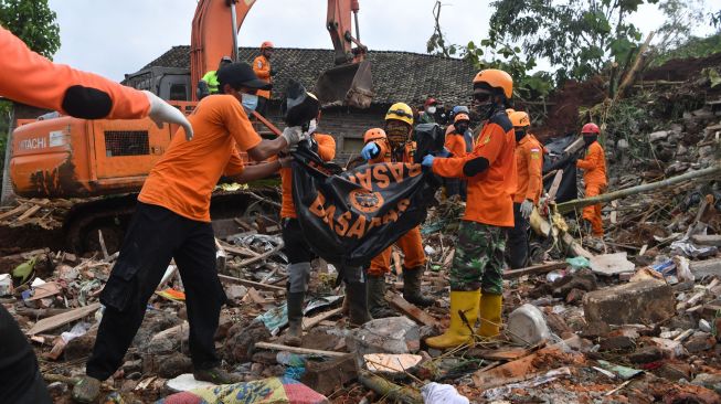 Longsor di Desa Ngetos, Cerita Penyintas Minta Tolong Saat Gelap Gulita