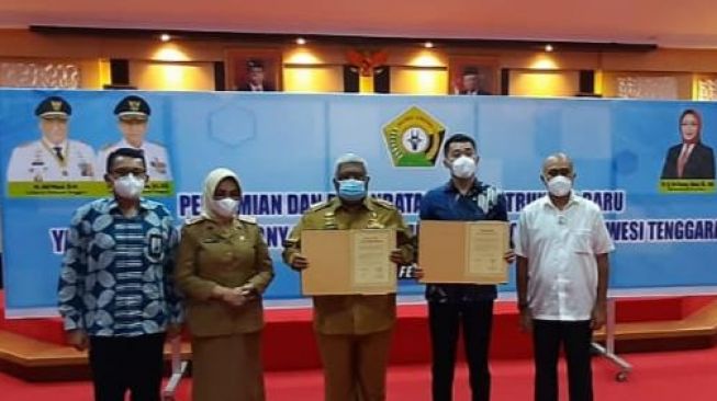 Gubernur Sultra Resmi Jadi Ketua Dewas di Yayasan Andrew & Tony