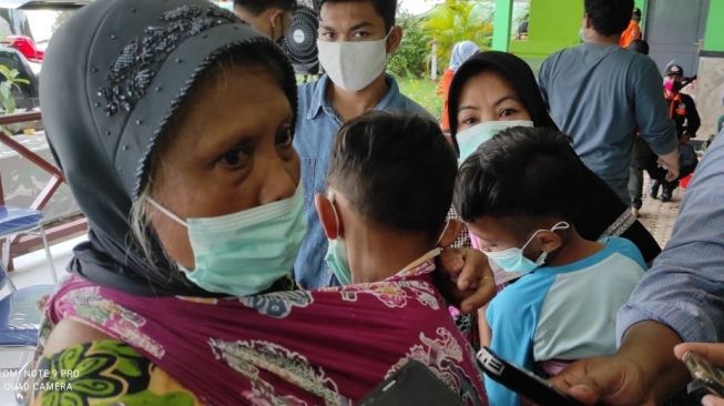 Sedih! Si Kembar Selamat, Tapi Ayah-Ibu Tertimbun Longsor di Nganjuk