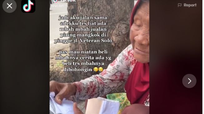 Nenek Penjual Mangkok di Solo Tertipu Pembeli, Dikasih Amplop Isinya Koran