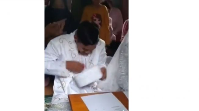 Viral Pengantin Simpan Mahar di Dalam Peci, Jumlahnya Bikin Geleng Kepala