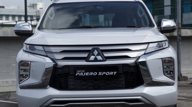 Mitsubishi New Pajero Sport dengan lampu utama gaya baru dipadu grille tangguh [PT MMKSI].