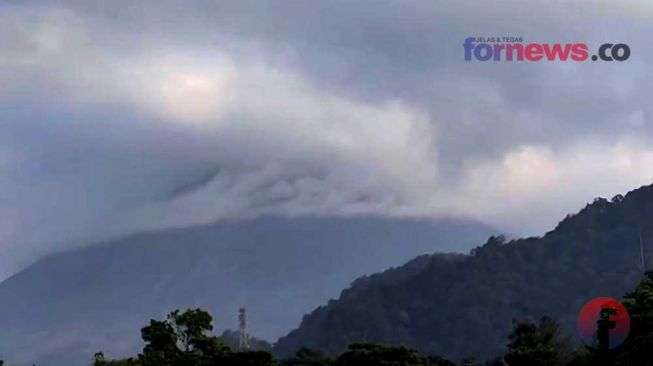Gunung Merapi Mengeluarkan Lava Pijar Sejauh 1,5 Kilometer