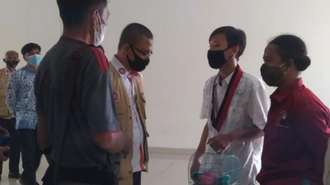 Edi-Ati Dianggap Tak Serius Urus Cilegon, Mahasiswa Sindir Pakai Hewan Itik