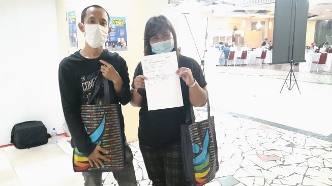 Usai Divaksin Covid-19, Pedagang Tanah Abang Senang Dapat Bingkisan