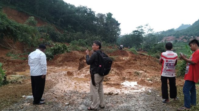 Kampung Cibunipasir Purwakarta Longsor, Akses Jalan Sukasari Putus