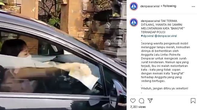 Pemobil wanita maki polisi tak terima ditilang, diduga di Denpasar. (Instagram/@denpasar.viral)