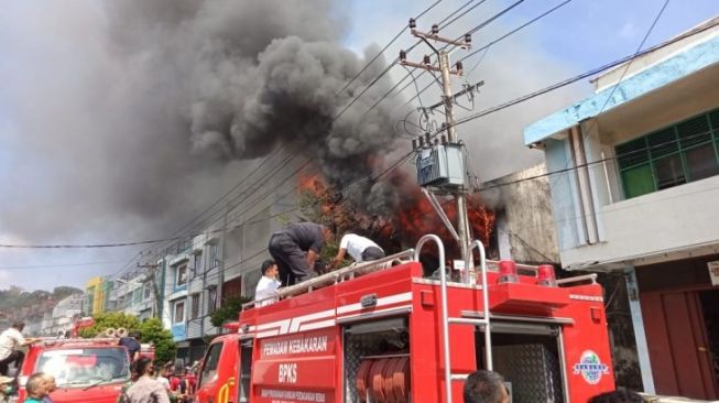 Detik-detik Tiga Ruko di Sabang Hangus Terbakar