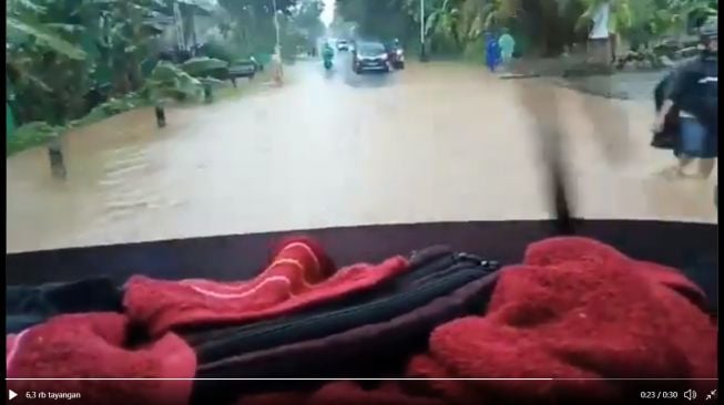 Diguyur Hujan, Kawasan TPR Parangtritis Direndam Banjir Selutut