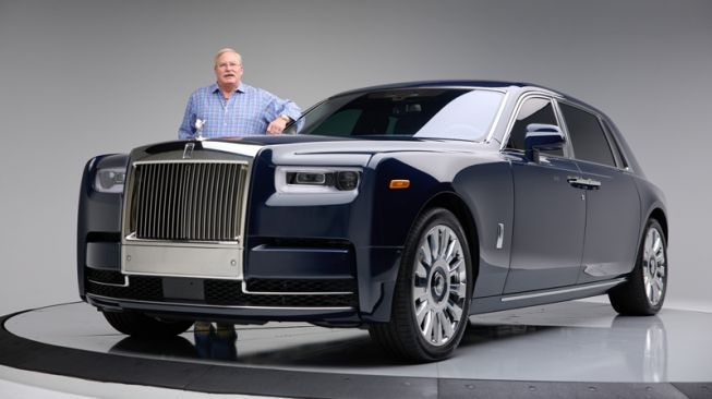 Sang pemilik Jack Boyd Smith, Jr., bersama idamannya Rolls-Royce Koa Phantom [Rolls-Royce Motor Cars].