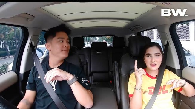 Tangkapan layar video Ashanty saat ngobrol bersama Boy William. [YouTube/Boy William]