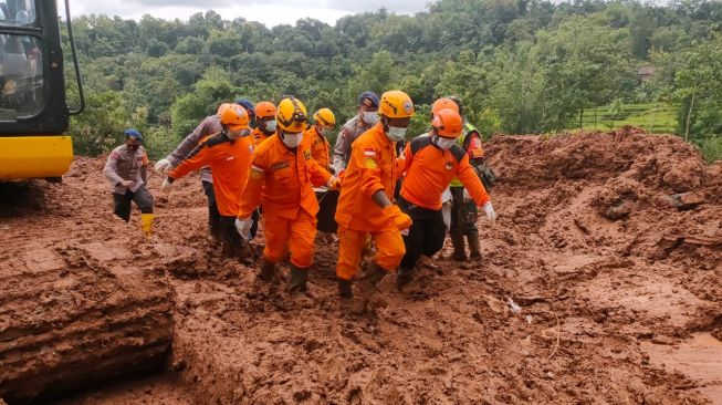 Alhamdulillah! Seluruh Korban Longsor Ngetos Nganjuk Sudah Ditemukan