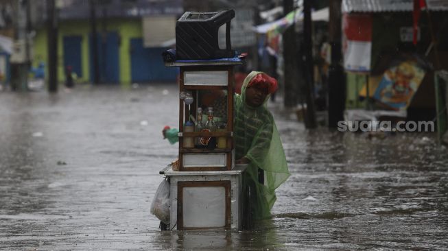 Banjir di Kemang Jakarta Mulai Surut Pagi Ini