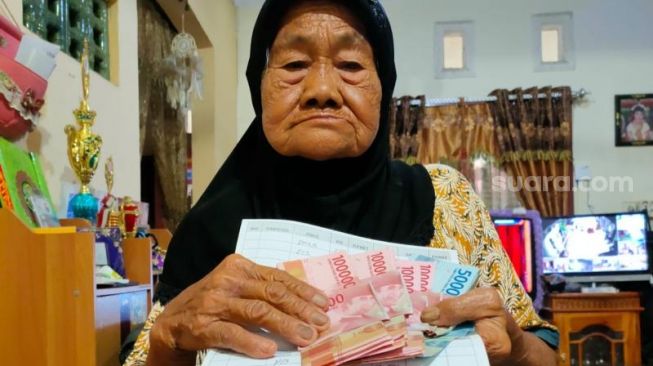 Kisah Nenek di Makassar Hidup dari Sampah, Harus Nafkahi Anak dan Cucu