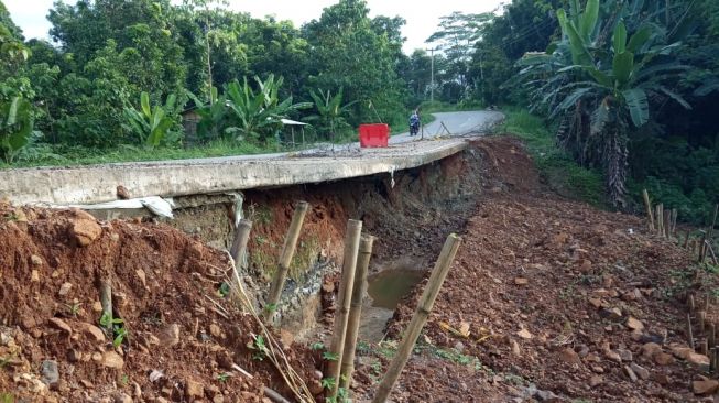 Longsor di Pandeglang, Pemukiman Warga Terancam Tanah Bergerak