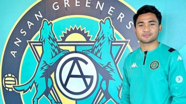 Asnawi Mangkualam saat dikenalkan Ansaan Greeners. (Instagram/ asnawi_bhr)