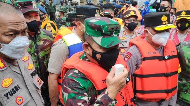 Sejumlah Pejabat Negara Datangi Cipinang Melayu yang Kebanjiran