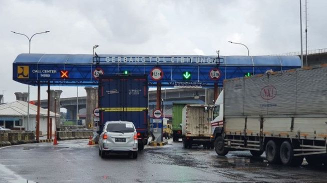 Kondisi di Gerbang Tol Cibitung 7 Jalan Tol Jakarta-Cikampek, Sabtu (20/2/2021). ANTARA/Dokumentasi PT Jasa Marga