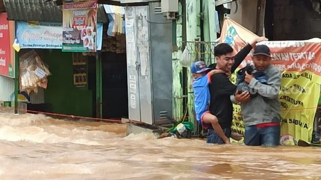 Banjir Bekasi Rendam 81 Wilayah di 12 Kecamatan, Paling Tinggi 1,8 Meter