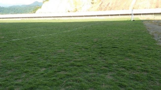 Pengerjaan Rumput Stadion Utama Sumatera Barat Sudah Setengah Jalan