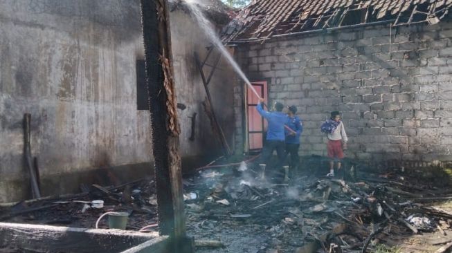 Rumah Bujangan Jember Ini Terbakar Gara-Gara Lupa Matikan Kompor