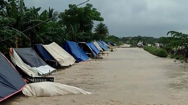 Banjir di Pebayuran Bekasi Meluas, Sembilan Desa Terendam