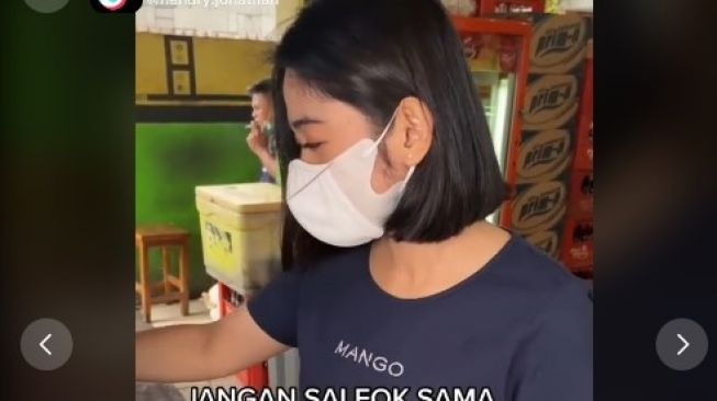 Foto Foto Tukang Bakso Mirip Dian Sastrowardoyo Di Sentul Bogor