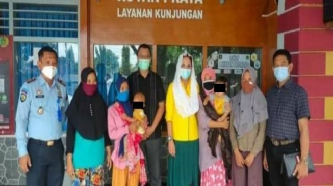 Akhirnya Penahanan 4 Ibu Bersama 2 Bayi di Lombok Ditangguhkan