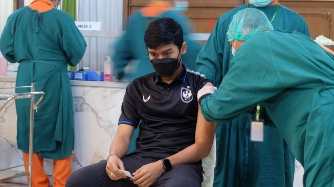 Pemain PSIS Septian David Maulana Ikuti Vaksinasi Covid-19 Gelombang Kedua