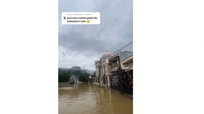 Rumah Bak Istana Kebanjiran, Warganet Terkejut Lihat Isi Garasinya