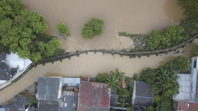 Empat Tanggul Jebol Sumbang Banjir di Jakarta dan Bekasi